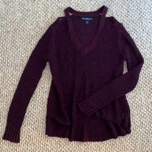 Open shoulder sweater, burgundy color, size Medium